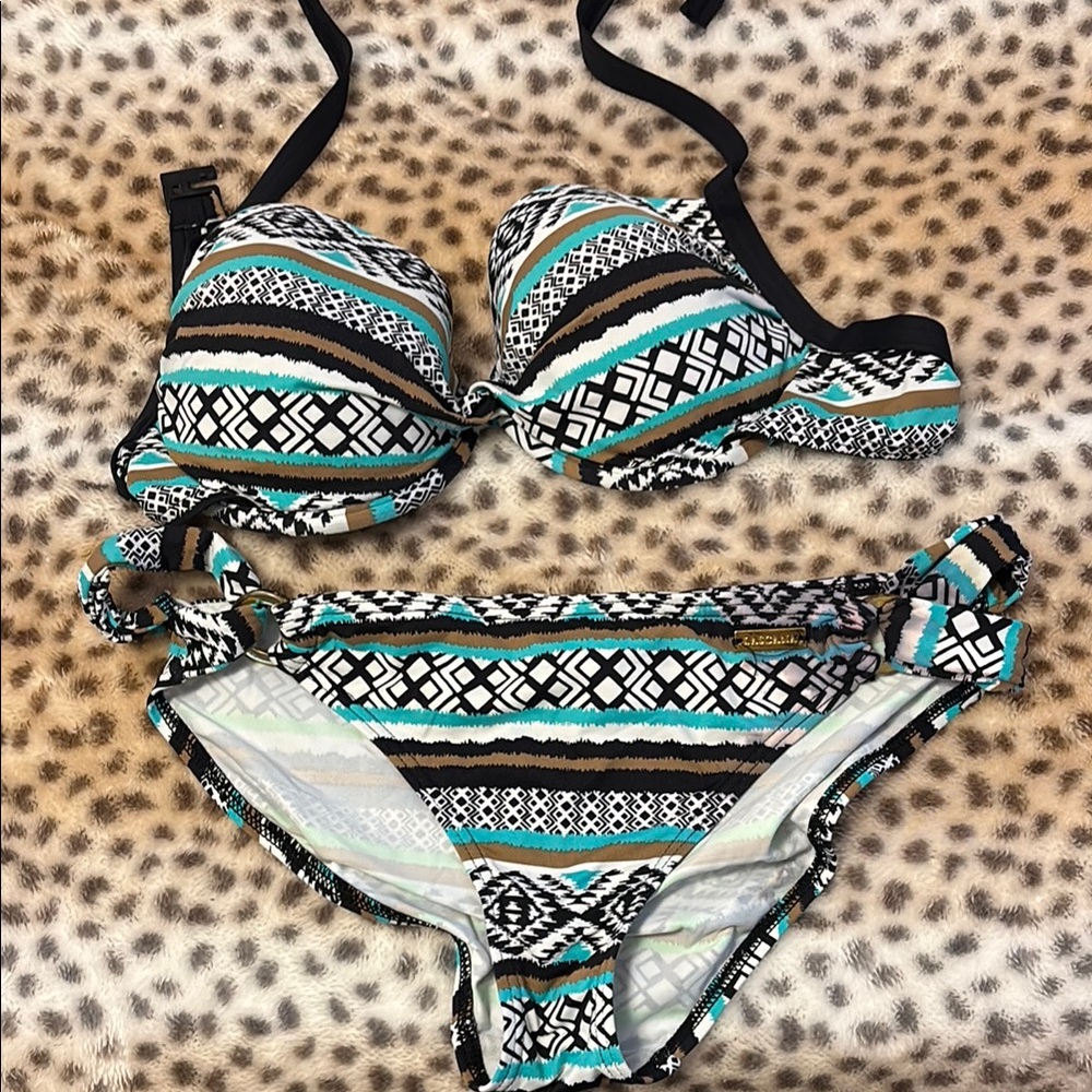 Black and Blue Geometric Bikini Set with Push-Up Top
